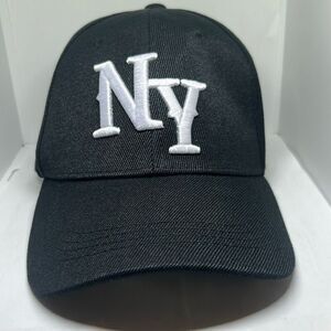 🧢 Black Baseball Cap with White “NY” Embroidery – Adjustable 🧢
